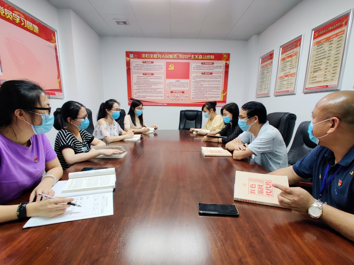 传承红色基因 服膺初心使命——新宝GG第五党支部发展《红色基因代代传》想书互换活动