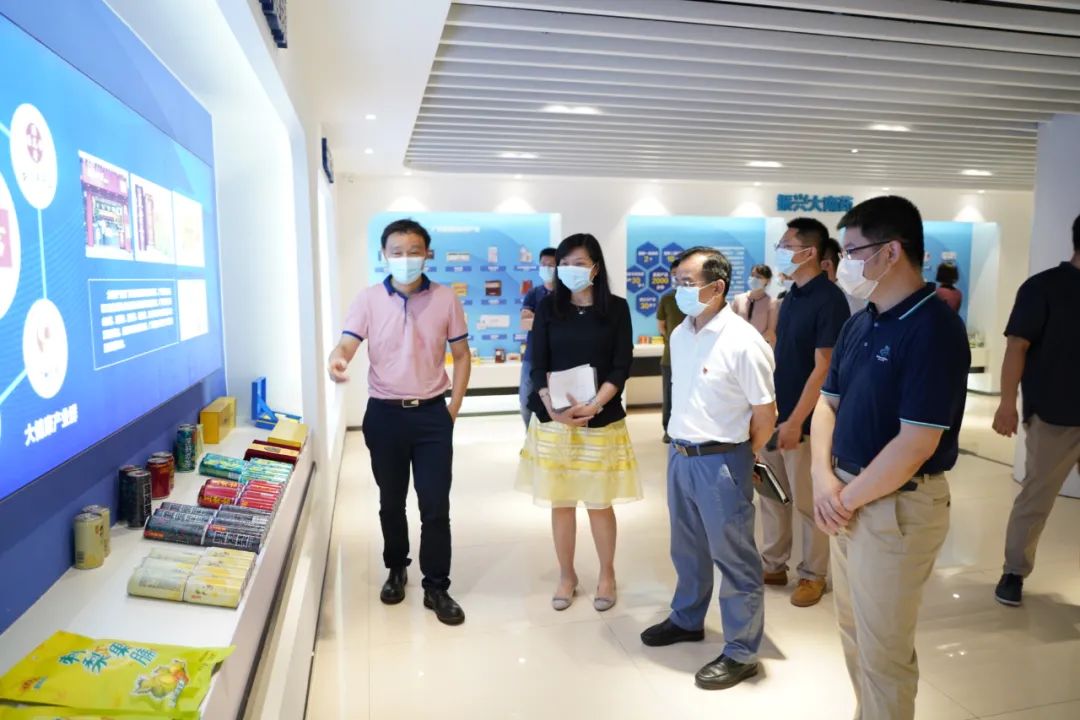 白云区科工商信局辅导一行到广药集团新宝GG调研